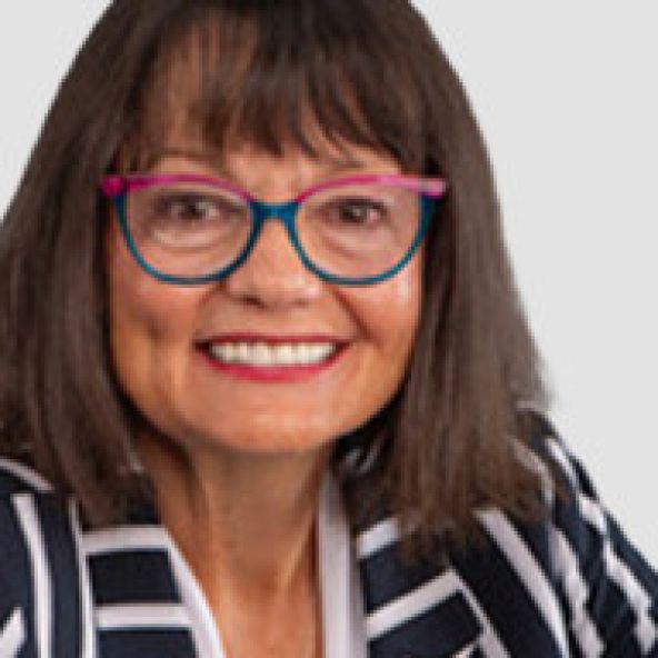 Conseillère du district 12: Janet Steele